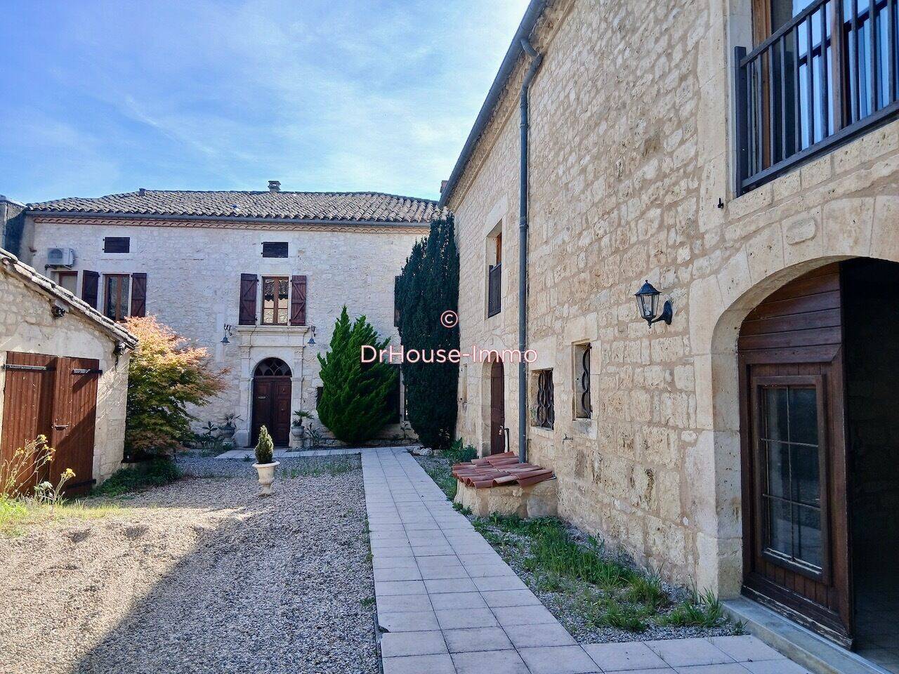 Maison 14 pièces 435 m² · à Frausseilles · 435 m² · 349 000 €
