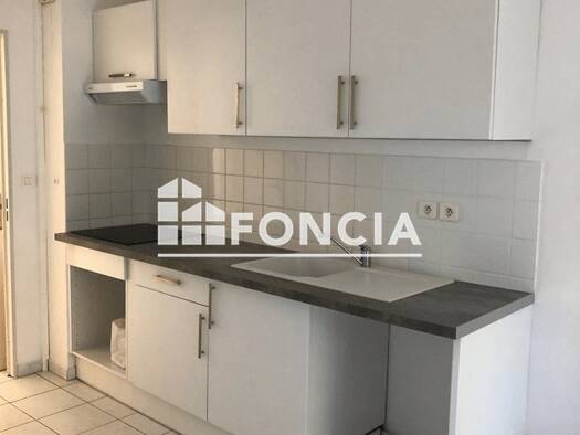 Appartement à louer 1 040 € 3 pièces 2 chambres 75,2 m² RDC Bellecroix-Pont d'Avignon Villeneuve-lès-Avignon 30400