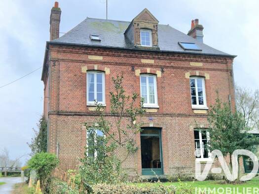 Maison à vendre 450 000 € 9 pièces 7 chambres 157 m² 45 382 m² de terrain Forges-les-Eaux 76440