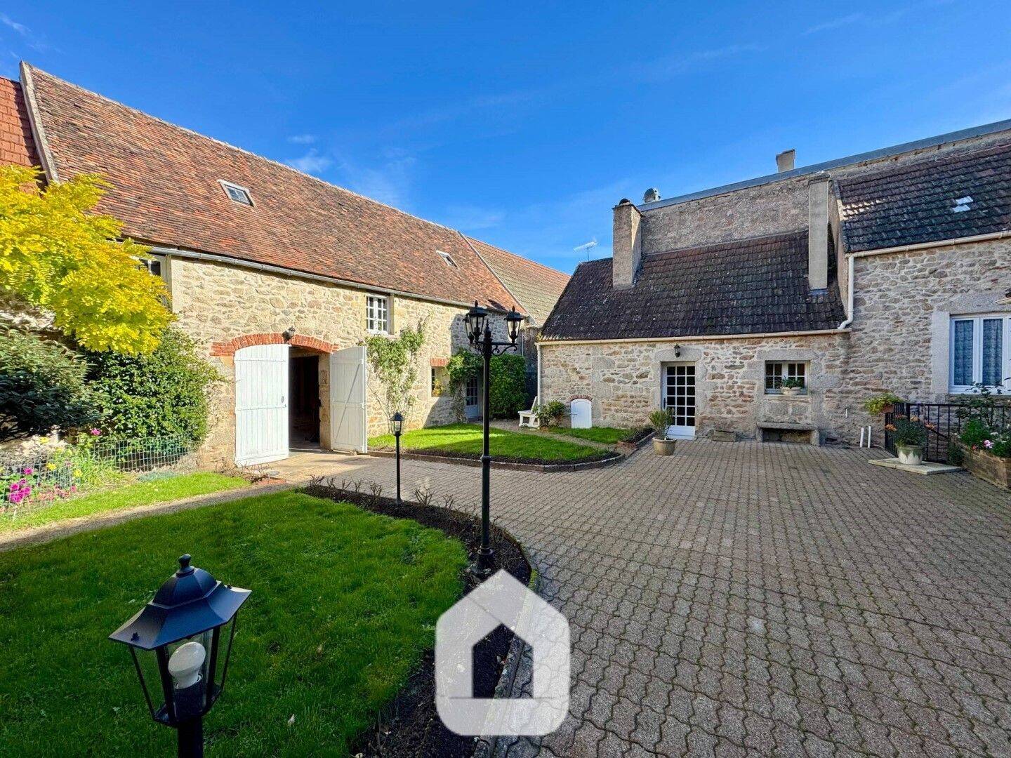 Maison 10 pièces 214 m² · à Rouvray · 214 m² · 296 000 €