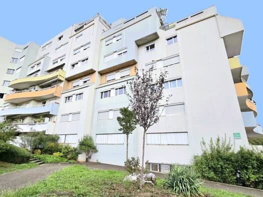 Appartement à vendre 135 000 € 5 pièces 4 chambres 105,8 m² Étage 2/8 Échirolles 38130