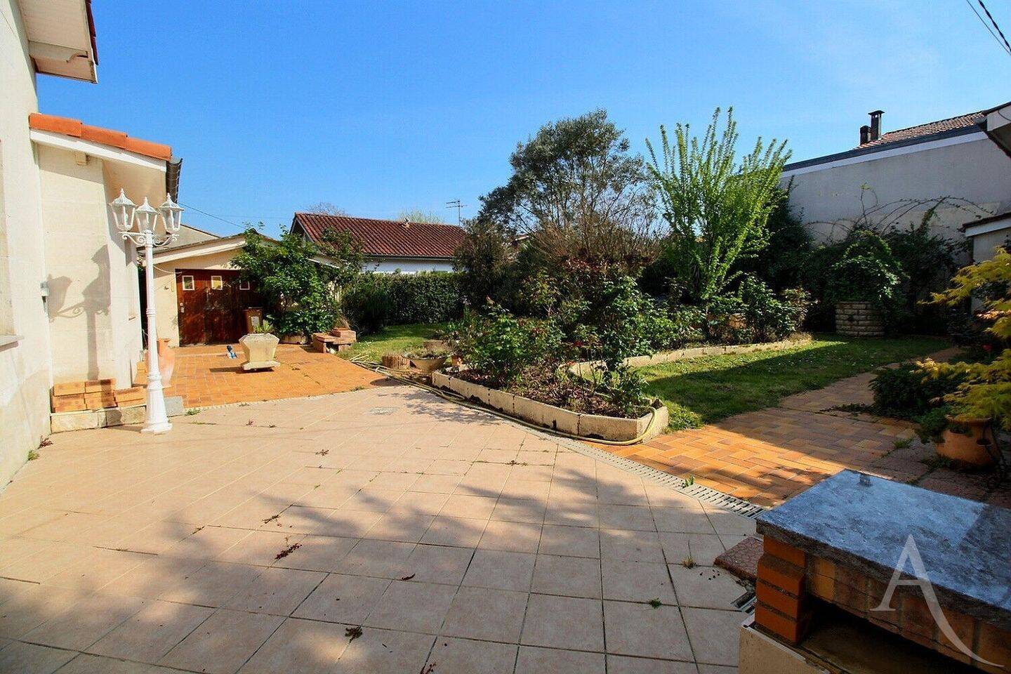 Maison 6 pièces 150 m² · à Bègles · 150 m² · 450 000 €