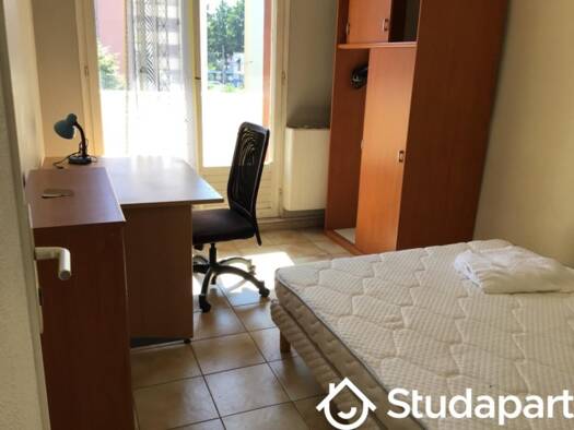 Appartement à louer 1 290 € 4 pièces 3 chambres 74 m² Étage 2/2 Bidal Péri-Domaine Universitaire Saint-Martin-d'Hères 38400