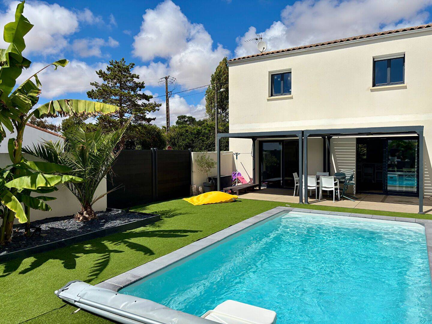 Maison 4 pièces 106 m² · à Croix-Chapeau · 106 m² · 1 900 €/mois