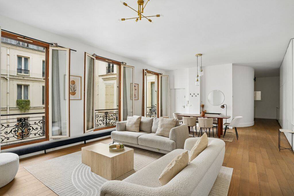 Appartement 5 pièces 123 m² · à Paris 8ème Arrondissement · 122,9 m² · 1 690 000 €