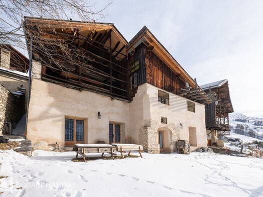 Maison à vendre 1 150 000 € 10 pièces 7 chambres 356 m² 438 m² de terrain Saint-Véran 05350