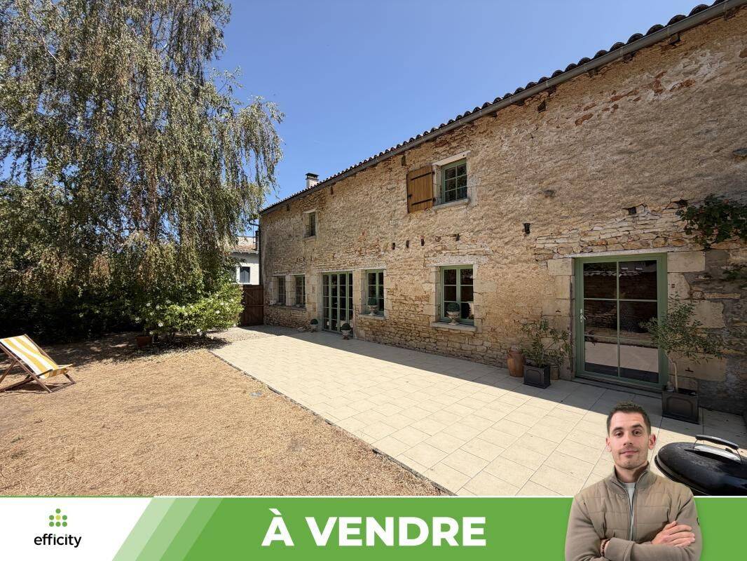 Maison 9 pièces 260 m² · à Valence-en-Poitou · 260 m² · 189 000 €