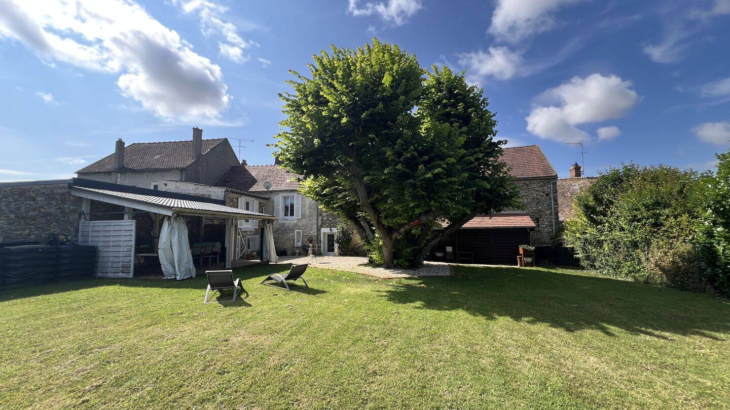 Maison 7 pièces 210 m² · à Montfort-l'Amaury · 210 m² · 499 000 €