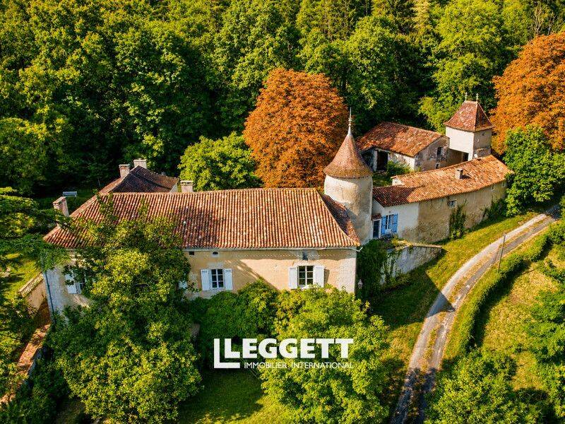 Maison 10 pièces 280 m² · à Saint-Astier · 280 m² · 452 700 €