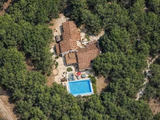 Villa à vendre 1 150 000 € 10 pièces 4 chambres 245 m² 8 800 m² de terrain Zone de Campagne Lambesc 13410