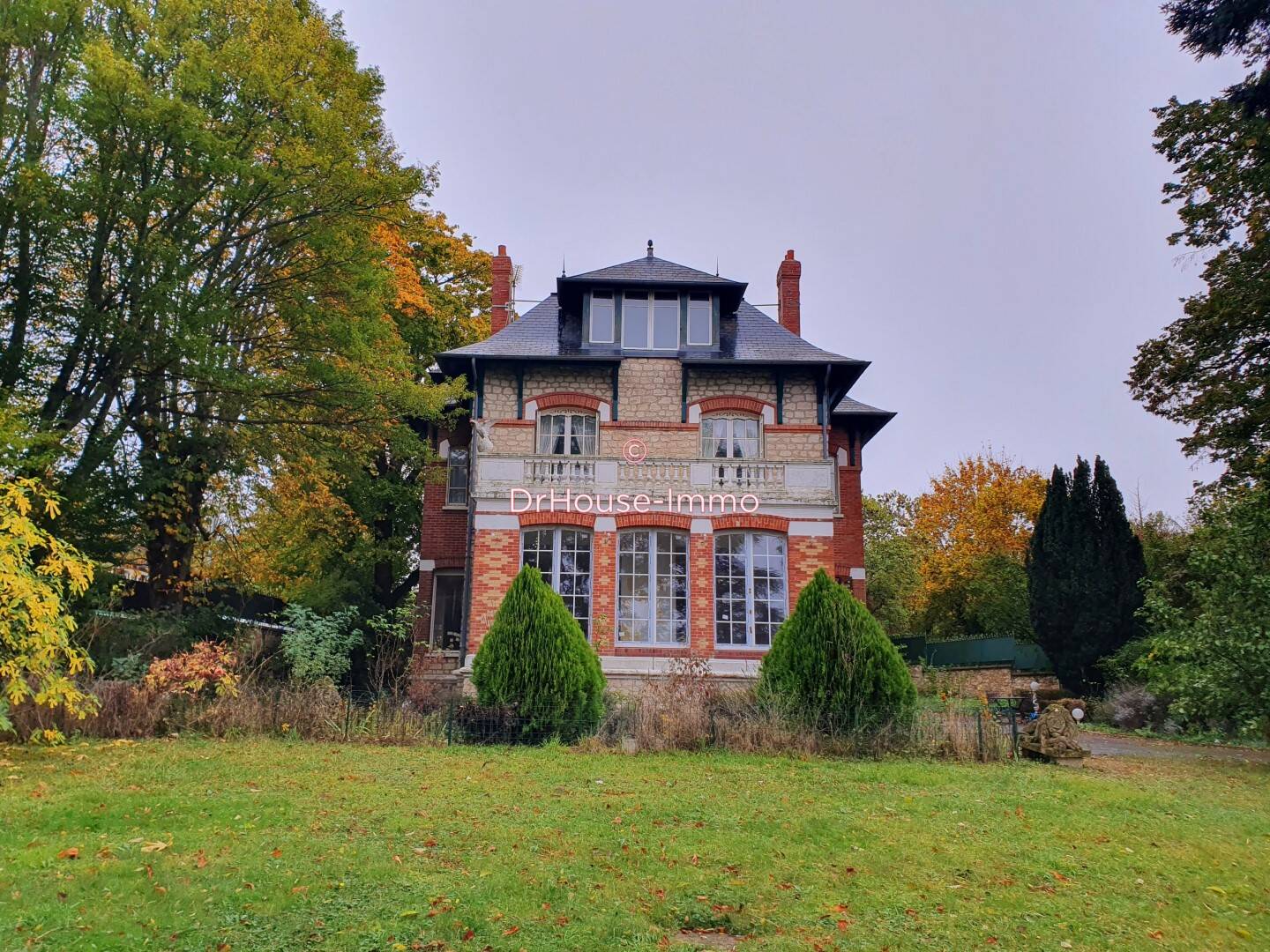 Maison 9 pièces 282 m² · à Sergines · 282 m² · 425 000 €
