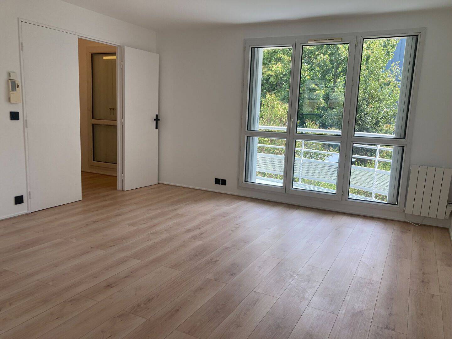 Appartement 4 pièces 84 m² · à Suresnes · 84 m² · 2 105 €