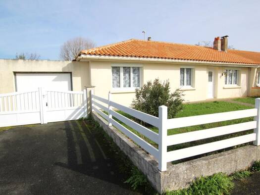 Maison de plain-pied à vendre 399 000 € 4 pièces 3 chambres 85 m² 661 m² de terrain Bourg Aytré 17440