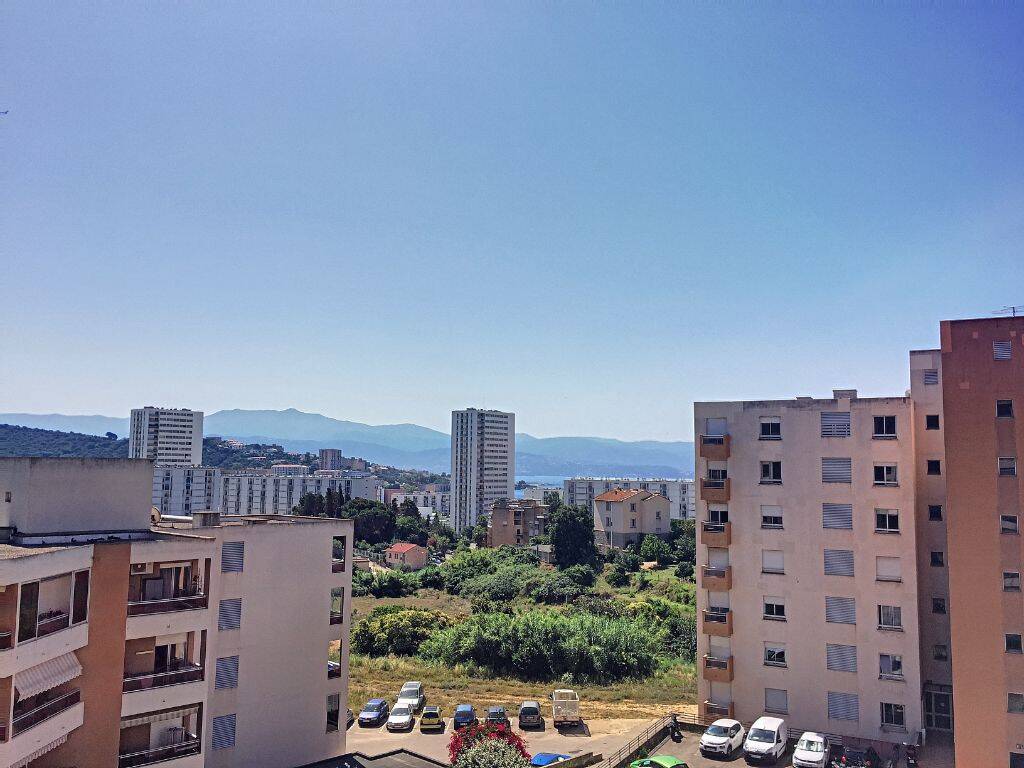 Appartement 4 pièces 89 m² · à Ajaccio · 89 m² · 950 €