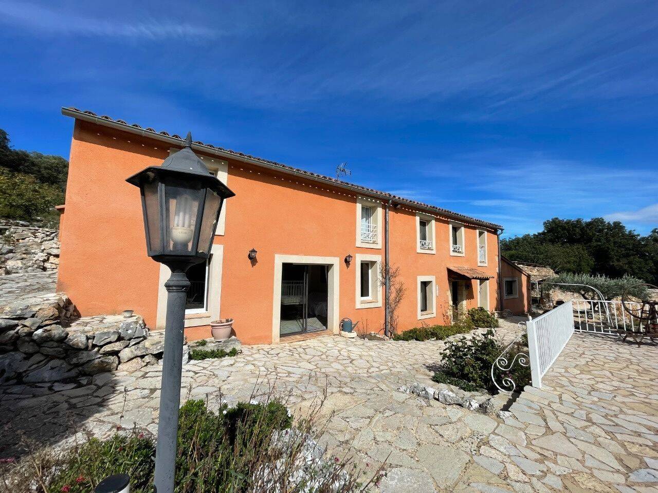 Maison 10 pièces 380 m² · à Rochefort-du-Gard · 380 m² · 1 349 000 €