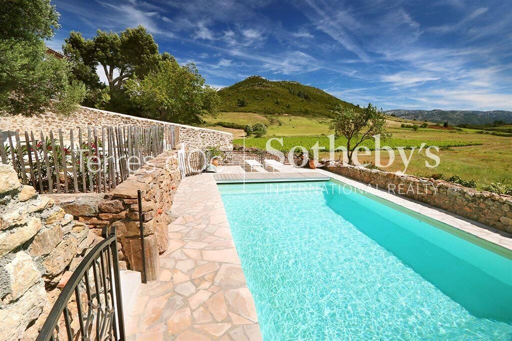 Maison 20 pièces 840 m² · à Villesèque-des-Corbières · 840 m² · 990 000 €