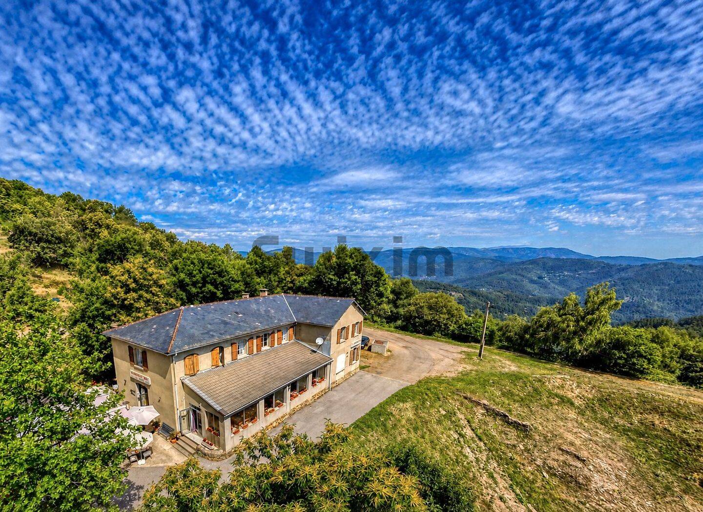 Maison 20 pièces 440 m² · à Le Collet-de-Dèze · 440 m² · 219 000 €