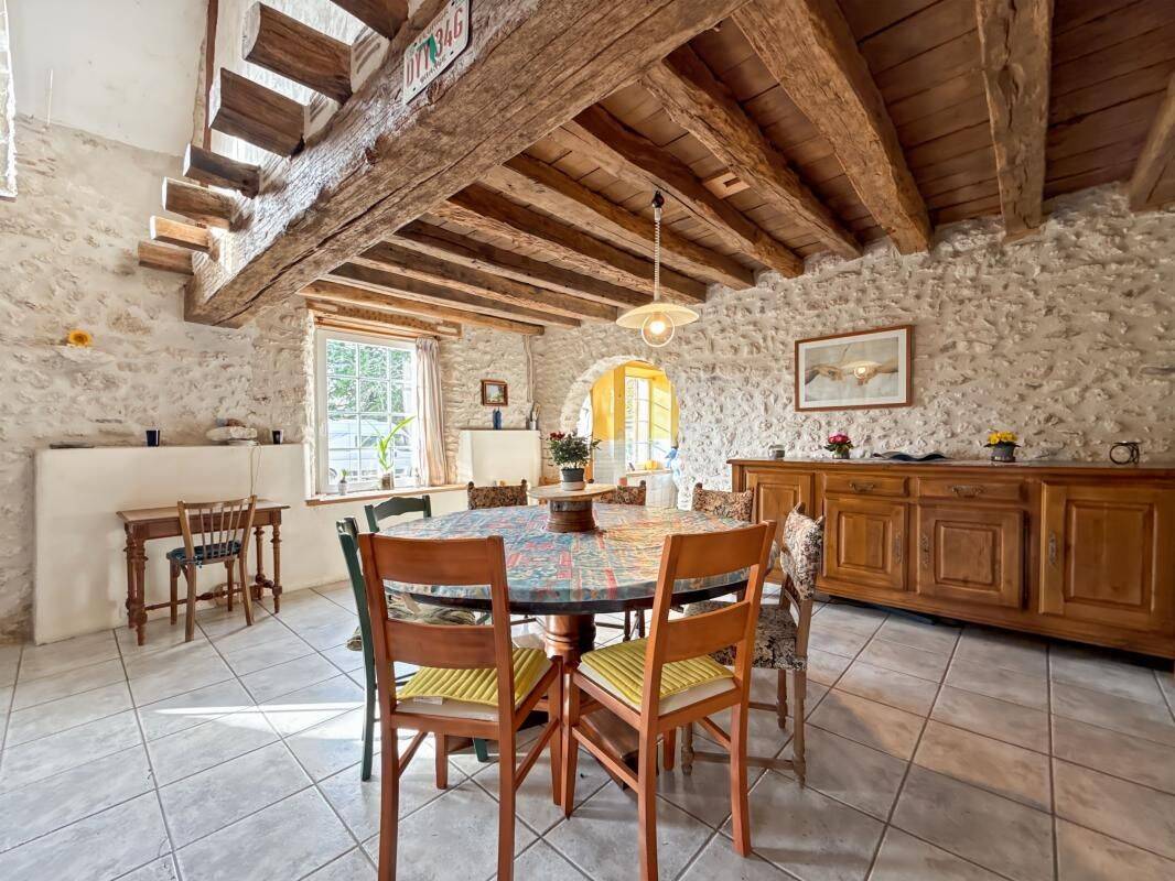 Maison 7 pièces 284 m² · à Chevilly · 284 m² · 333 900 €