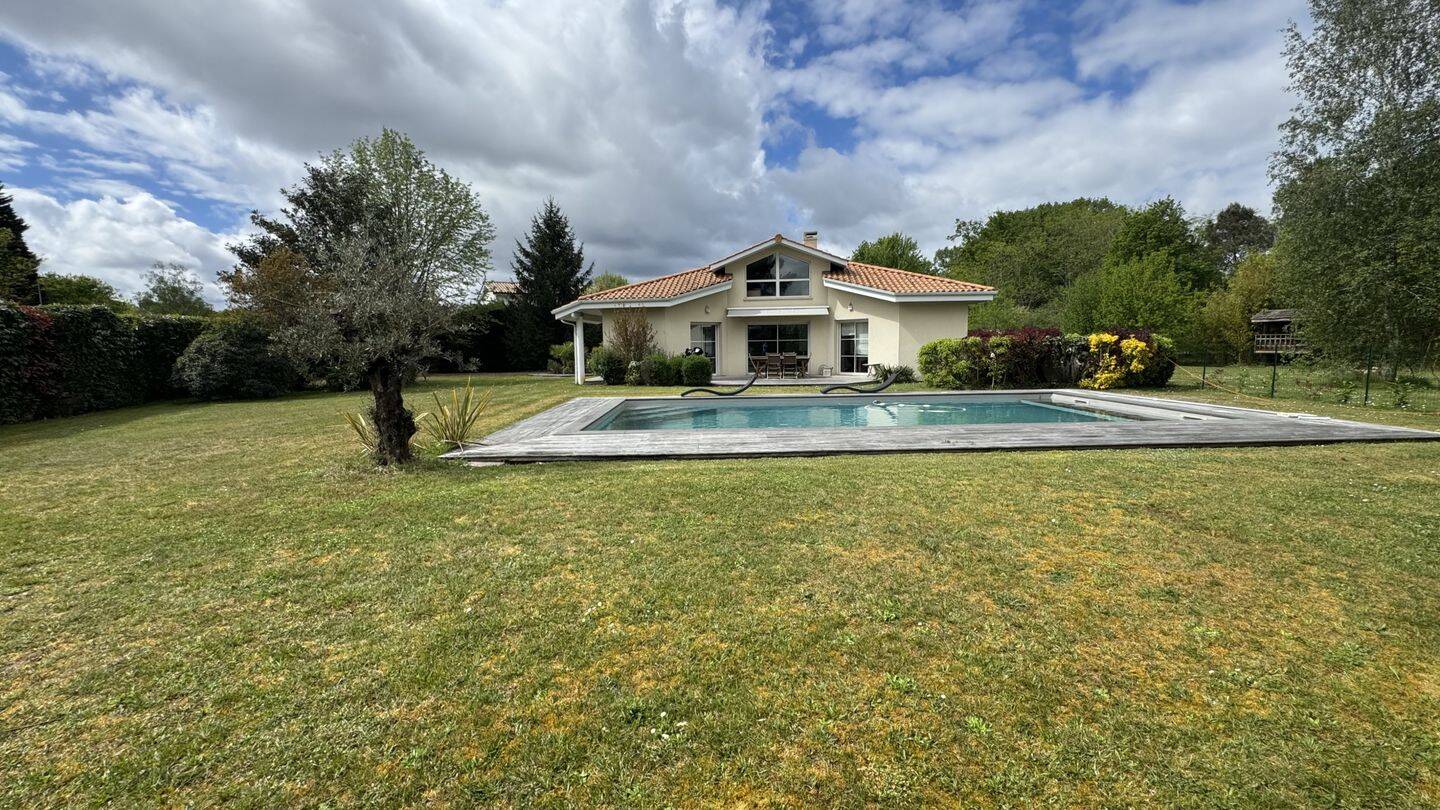 Maison 5 pièces 157 m² · à Pessac · 157 m² · 696 000 €