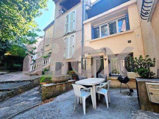 Maison à vendre 192 500 € 3 pièces 2 chambres 61,4 m² Belgentier 83210