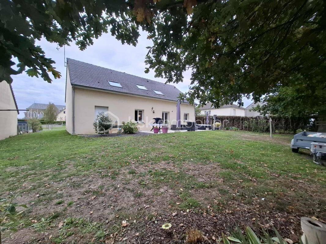 Maison 8 pièces 177 m² · à Saint-Calais-du-Désert · 177 m² · 202 000 €