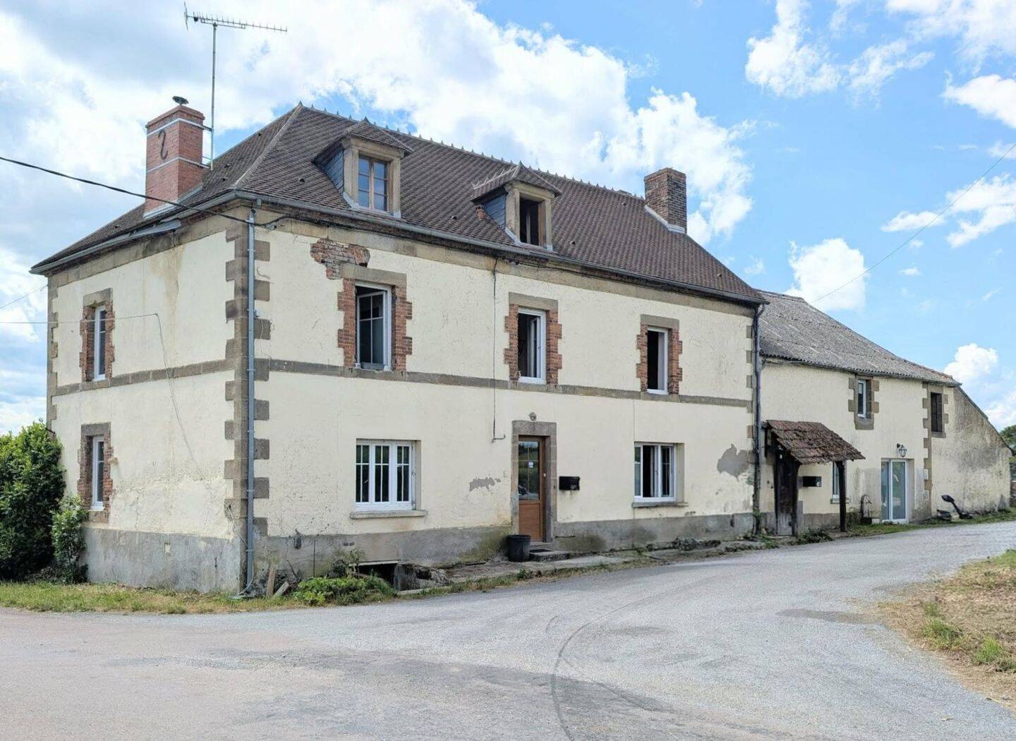 Maison 7 pièces 272 m² · à Buxières-les-Mines · 272 m² · 124 000 €