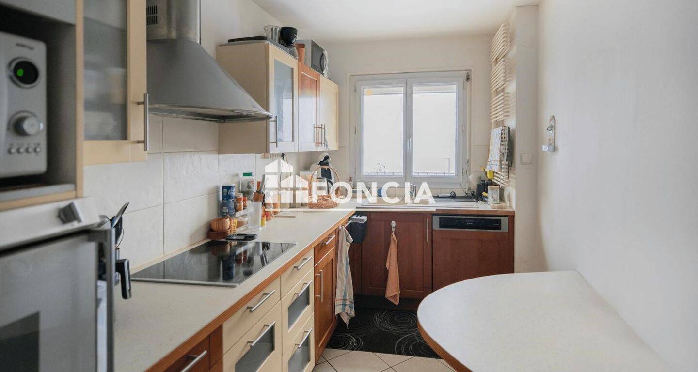 Appartement 4 pièces 77 m² · à Fleury-les-Aubrais · 76,6 m² · 105 000 €