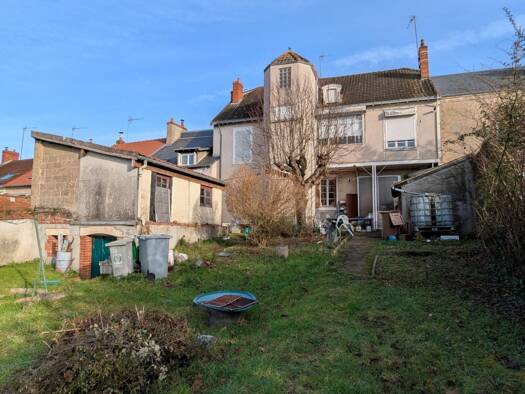 Maison à vendre 121 000 € 6 pièces 3 chambres 220 m² 628 m² de terrain Colombier-Cité Scolaire Vierzon 18100