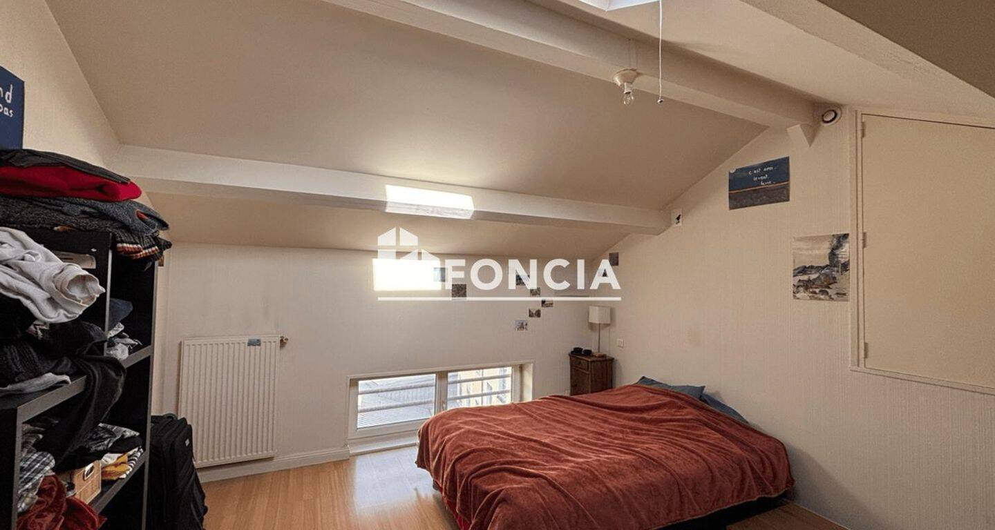 Appartement 3 pièces 75 m² · à Lyon 7ème Arrondissement · 74,6 m² · 950 €