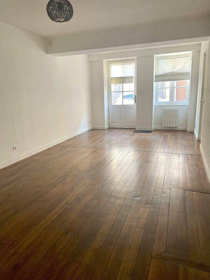 Appartement 1 pièce 32 m² · à Tournus · 32 m² · 300 €