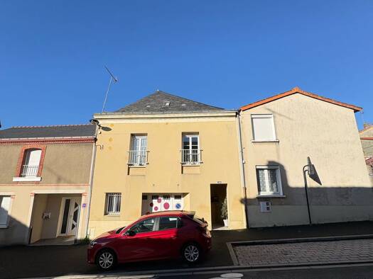 Maison à louer 930 € 5 pièces 3 chambres 110 m² Saint Jean Lys-Haut-Layon 49310