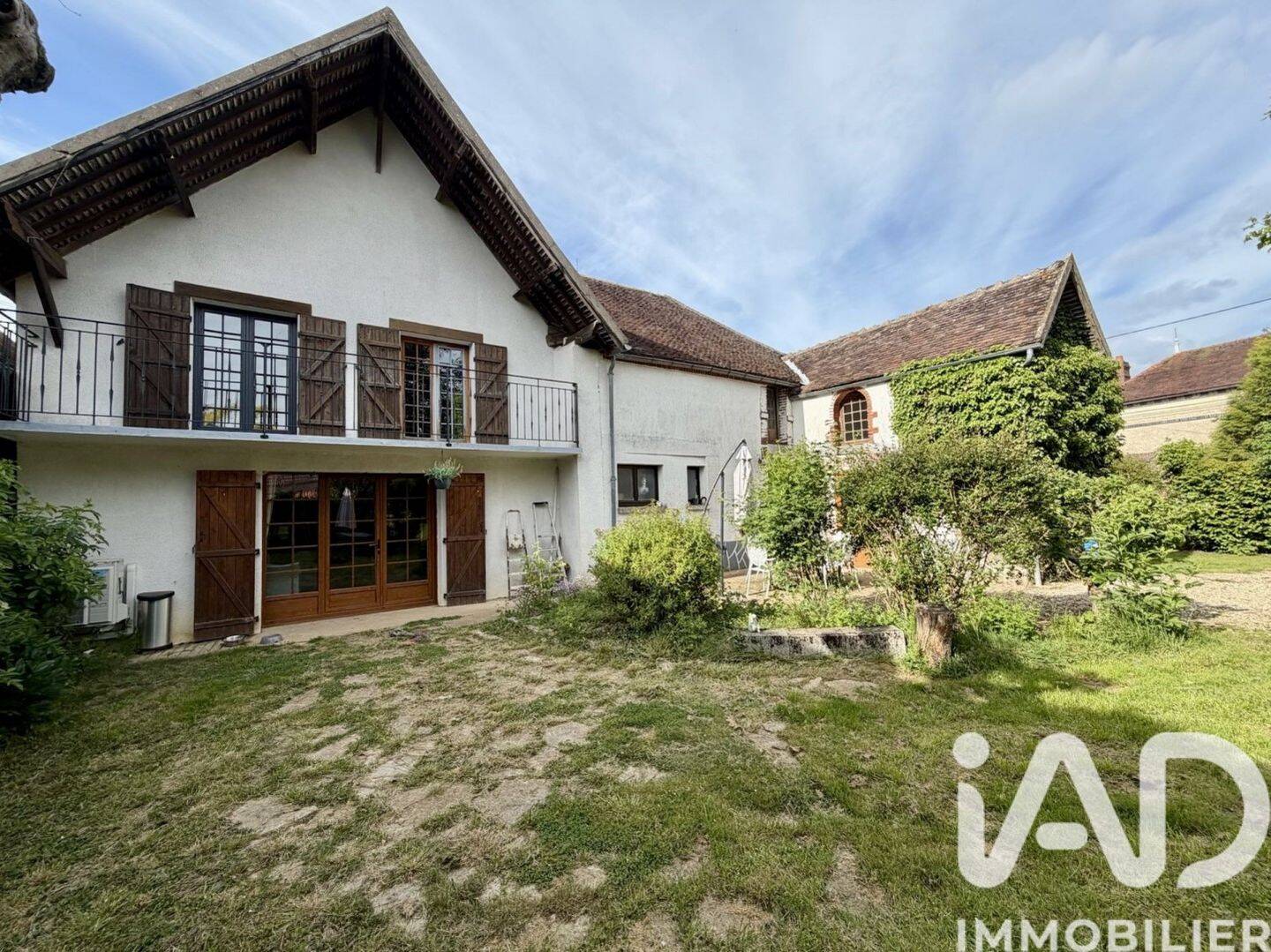 Maison 8 pièces 219 m² · à Villeneuve-sur-Yonne · 219 m² · 232 000 €