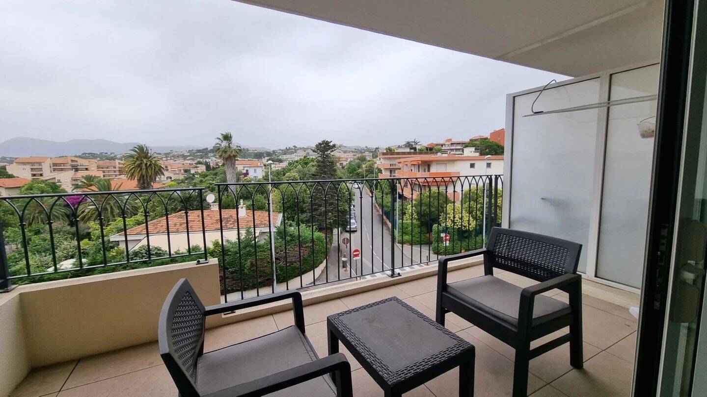 Appartement 2 pièces 40 m² · à Saint-Laurent-du-Var · 40 m² · 892 €/mois
