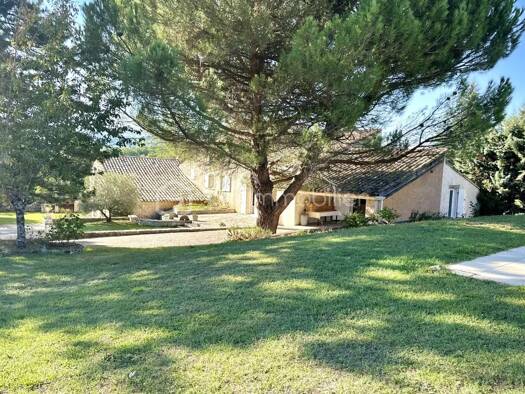 Demeure à vendre 730 000 € 6 pièces 4 chambres 250 m² 21 000 m² de terrain Simiane-la-Rotonde 04150