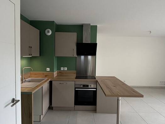 Appartement à louer 840 € 2 pièces 1 chambre 51 m² Étage 1/3 Allan 26780