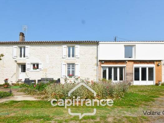 Maison à vendre 259 000 € 7 pièces 4 chambres 150 m² 2 199 m² de terrain Vix 85770