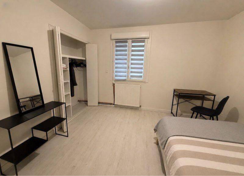 Appartement 5 pièces 120 m² · à Villeurbanne · 120 m² · 630 €
