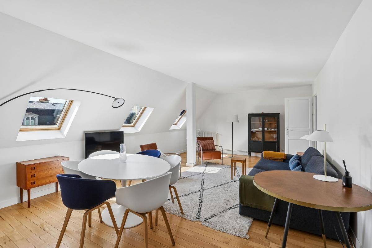 Appartement 3 pièces 73 m² · à Paris 7ème Arrondissement · 73 m² · 3 567 €