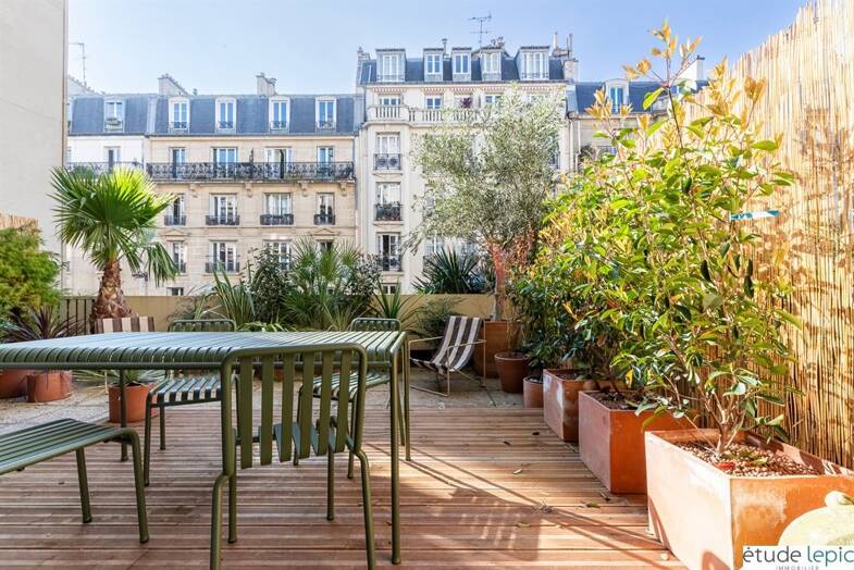 Appartement à vendre 840 000 € 3 pièces 2 chambres 70 m² Étage 2/8 Grandes Carrières-Clichy Paris 18ème 75018