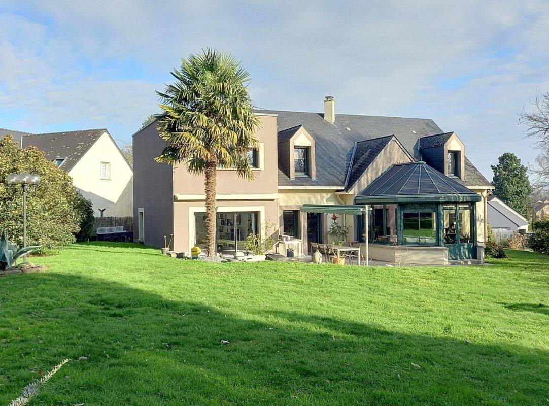 Maison 10 pièces 250 m² · à Contest · 250 m² · 338 500 €