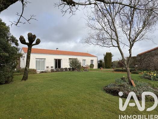 Maison à vendre 382 000 € 6 pièces 4 chambres 163 m² 1 262 m² de terrain Nord-Chenes Rouges Vallet 44330