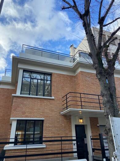 Hôtel particulier à louer 11 900 € 9 pièces 5 chambres 230 m² 180 m² de terrain La Plaine des Sablons Neuilly-sur-Seine 92200