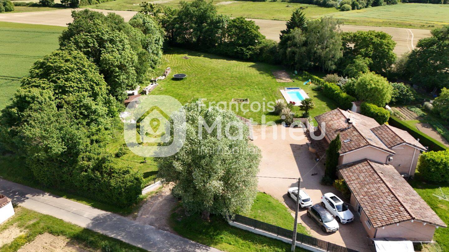 Maison 5 pièces 170 m² · à Saint-Jean-de-Thurigneux · 170 m² · 530 000 €