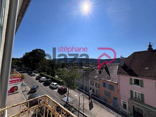 Appartement à vendre 159 000 € 3 pièces 2 chambres 80 m² Étage 2/2 Centre Ville-Zone Industrielle Champagnole 39300