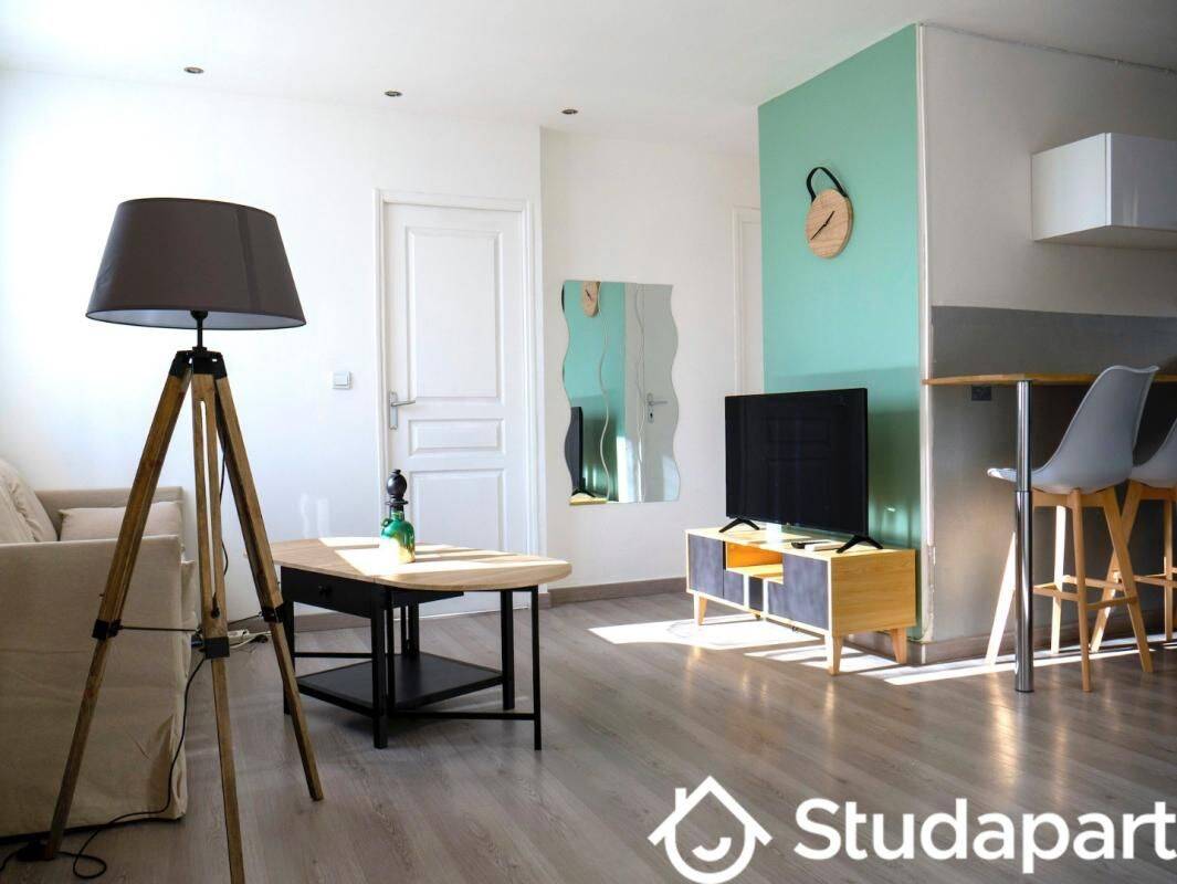 1 pièce 10 m² · à Toulon · 10 m² · 470 €