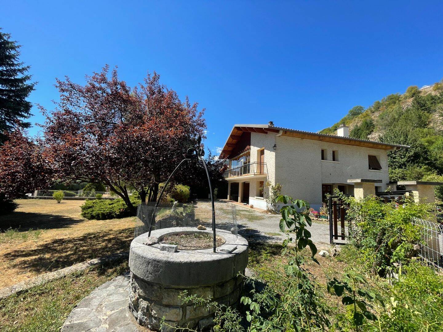 Maison 5 pièces 143 m² · à La Roche-des-Arnauds · 143 m² · 320 000 €