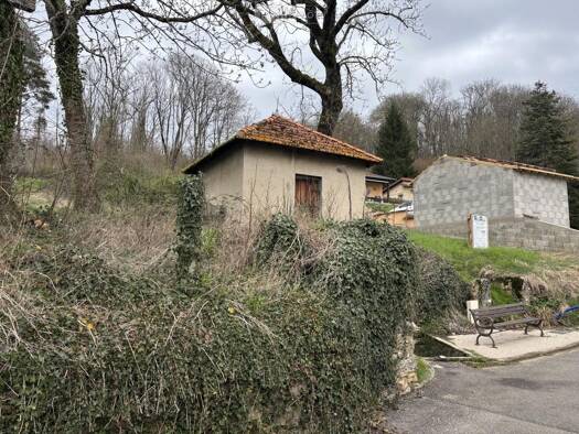 Terrain constructible viabilisé à vendre 89 000 € 2 379 m² de terrain Ambutrix 01500