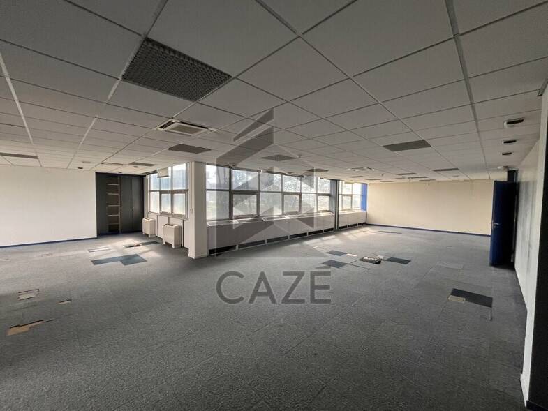 Espace bureau à vendre 2 000 000 € 1 806 m² de bureaux Merignac 33700