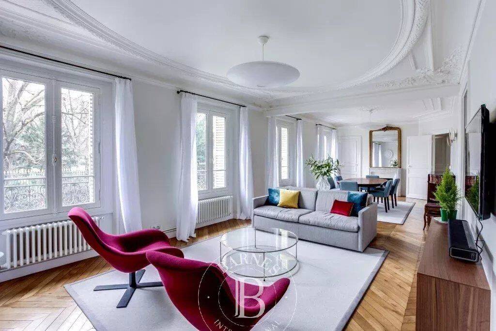 Appartement 5 pièces 153 m² · à Paris 6ème Arrondissement · 152,8 m² · 8 500 €