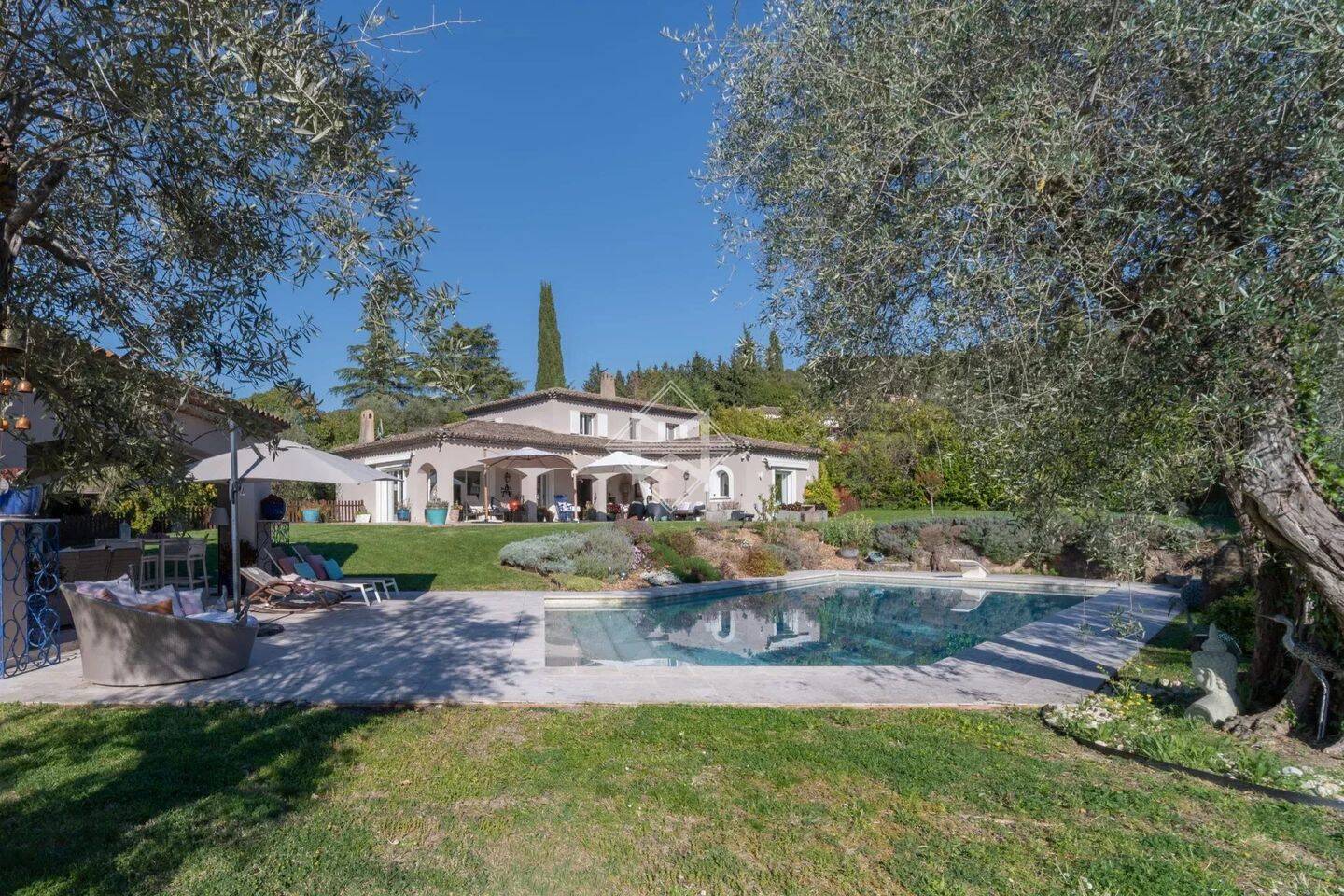 Maison 6 pièces 246 m² · à Mougins · 246 m² · 2 150 000 €